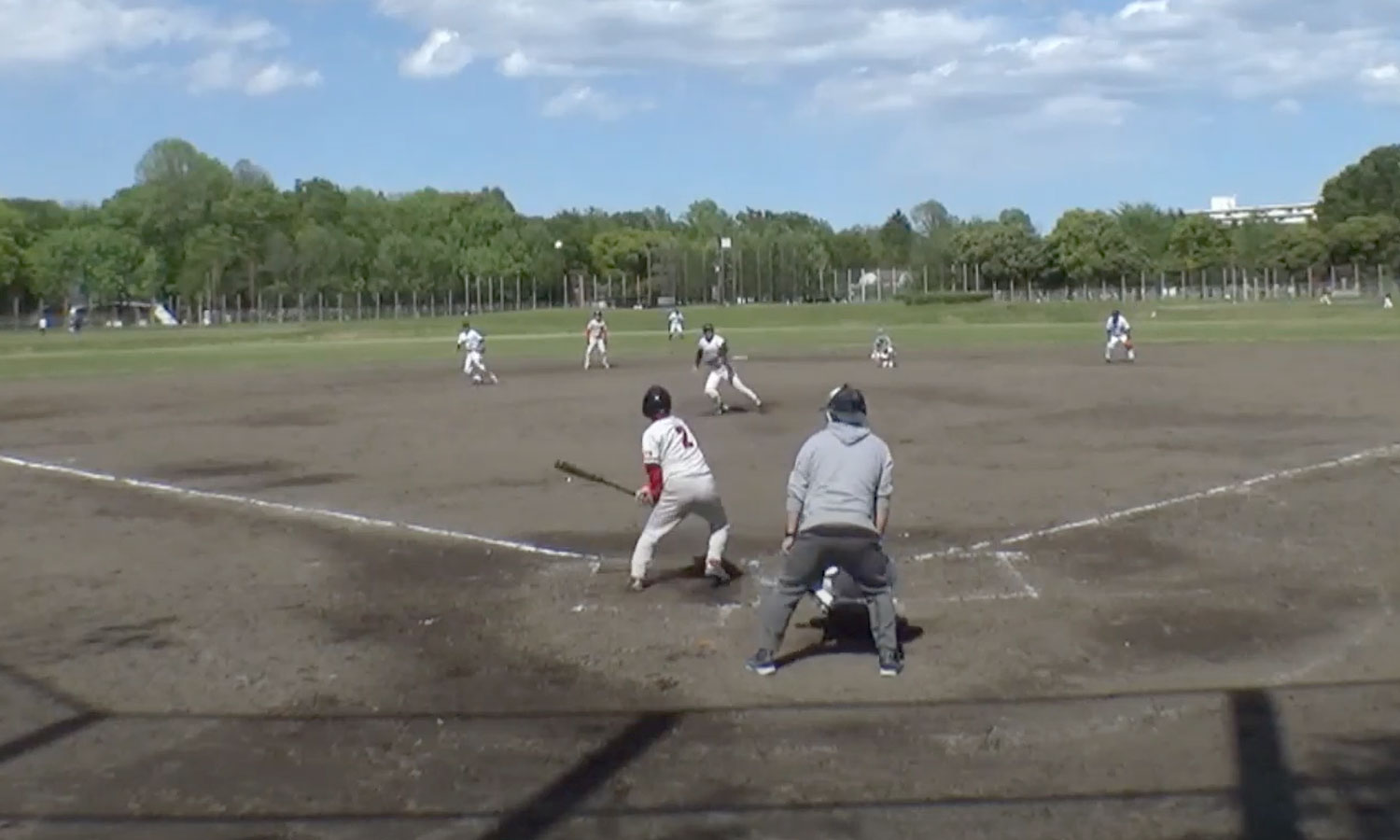 E2斉藤選手、追加点の内野安打を放つ！